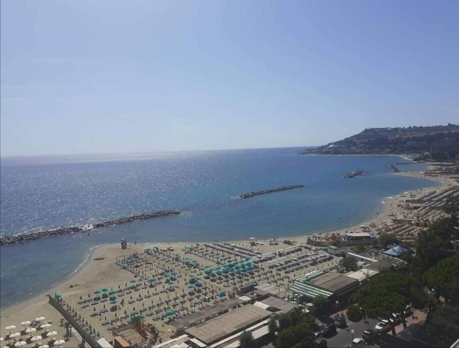 Casa Sveva, A Pochi Passi Dalle Spiagge E Dal Centro Di Arma Di Taggia. Eksteriør billede